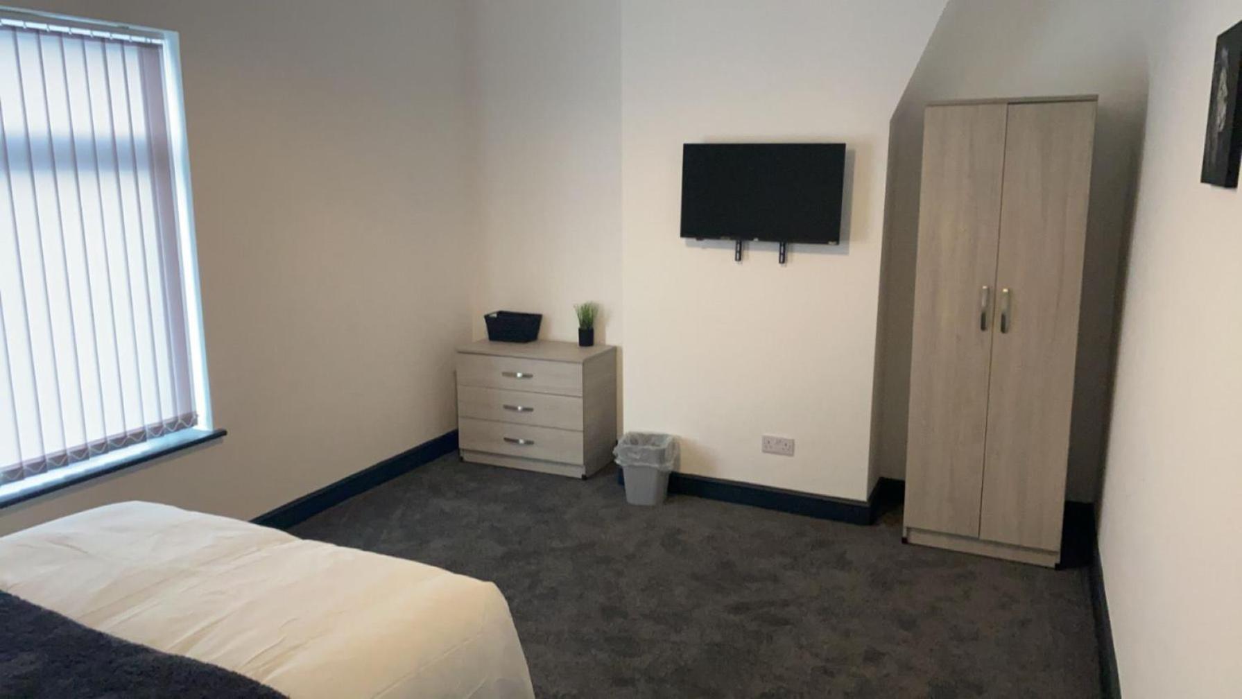 Houghton Guest House 1 Stoke-on-Trent Экстерьер фото