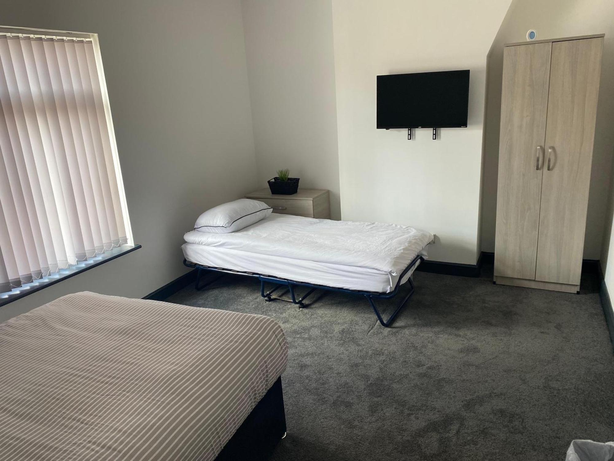Houghton Guest House 1 Stoke-on-Trent Экстерьер фото