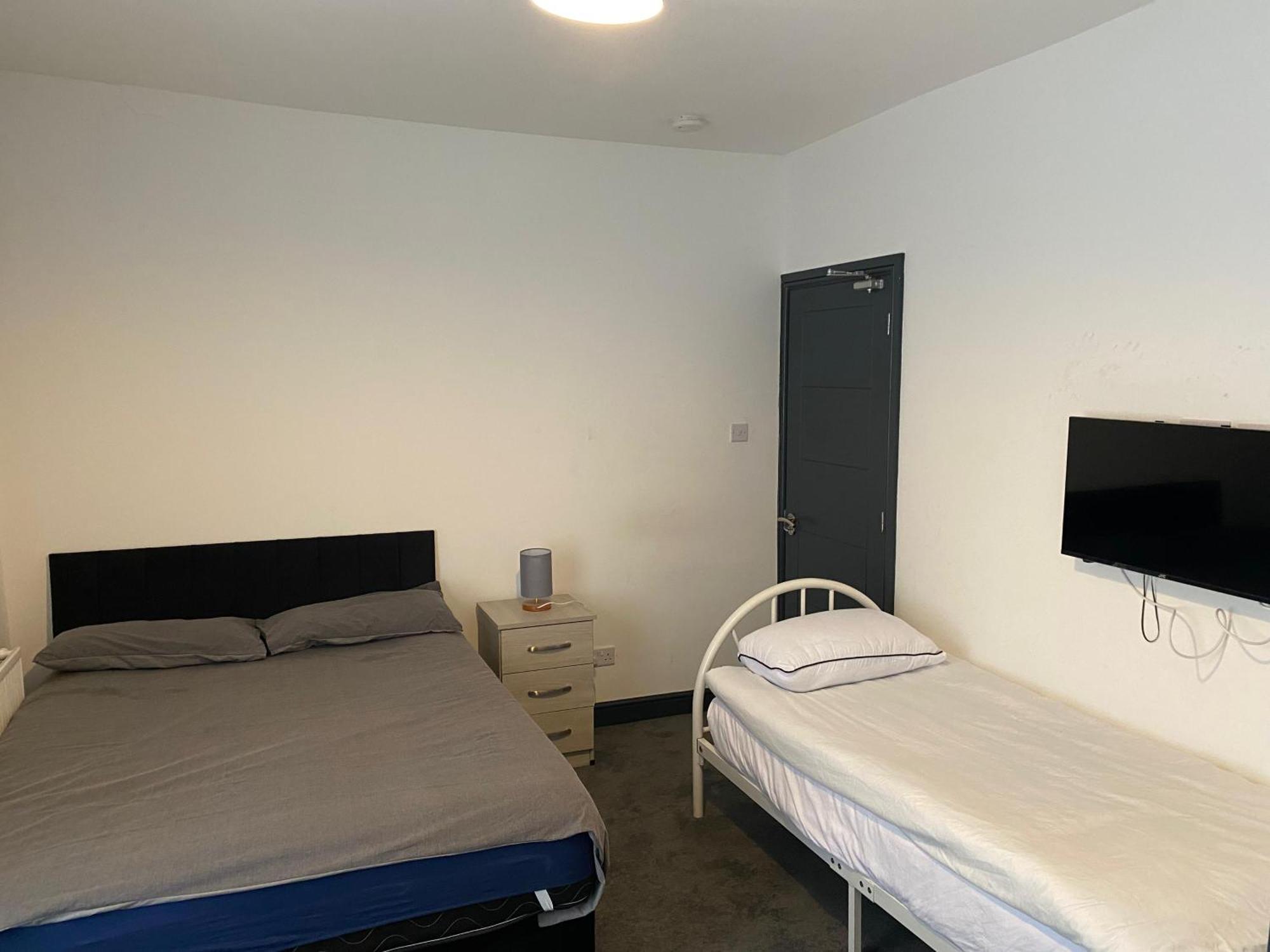 Houghton Guest House 1 Stoke-on-Trent Экстерьер фото