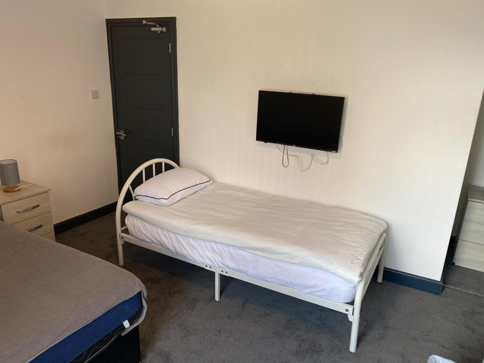 Houghton Guest House 1 Stoke-on-Trent Экстерьер фото